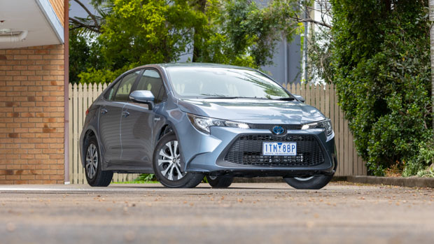 Toyota Corolla Ascent Sport Hybrid front 3/4