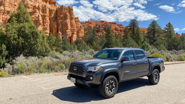 Toyota Tacoma 2023 front 3/4
