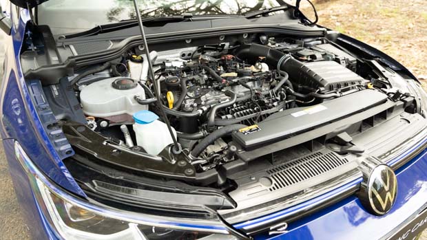 Volkswagen Golf R wagon 2022 engine