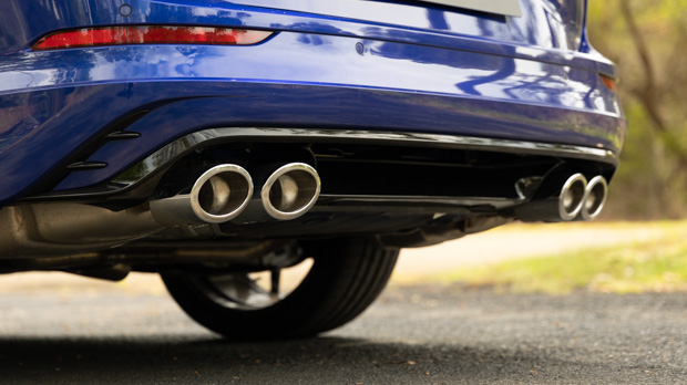 Volkswagen Golf R wagon 2022 exhaust