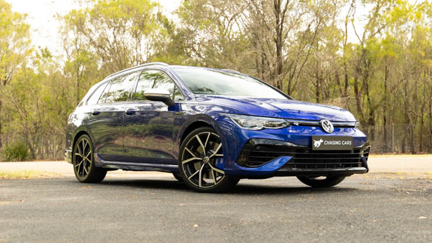 Volkswagen Golf R wagon 2022 front 3/4