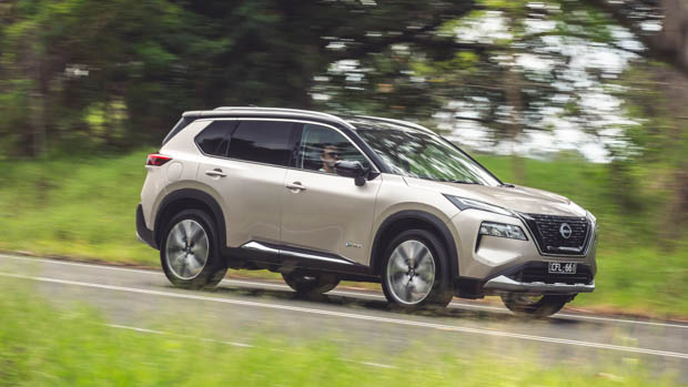2023 Nissan X-Trail Ti-L E-Power on road grass blur