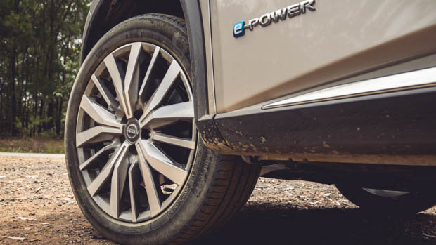 2023 Nissan X-Trail Ti-L E-Power side angle wheel and badge
