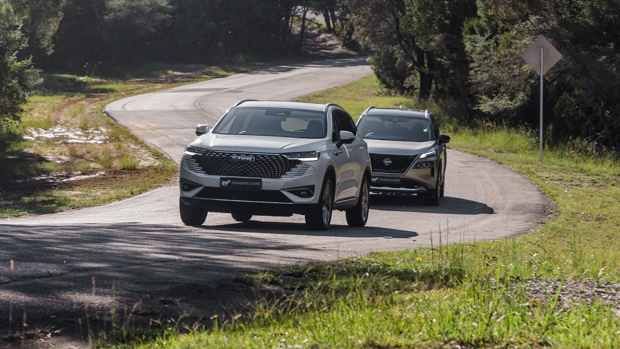 Nissan X-Trail Ti-L E-Power v Haval H6 Ultra Hybrid 2023 driving