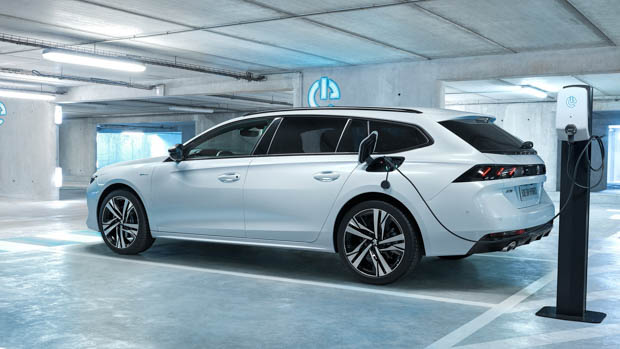 2023 Peugeot 508 GT Sportswagon charging 2