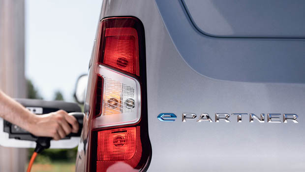 2023 Peugeot e-partner rear badging