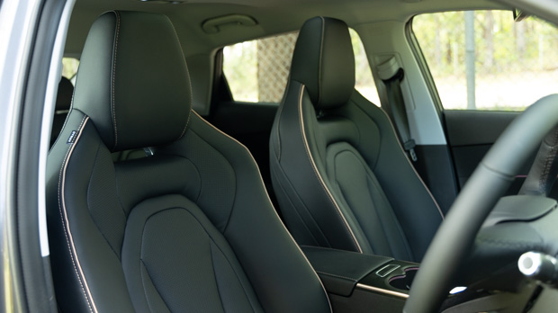 Chery Omoda 5 2023 front seat