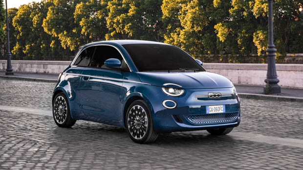Fiat 500e 2023 front 3/4