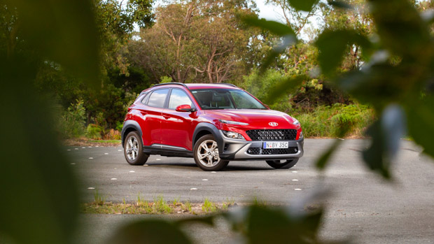 Hyundai Kona Elite 2023 front 3/4 hidden