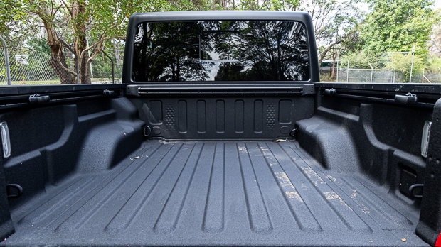 Jeep Gladiator Rubicon 2023 rear tailgate