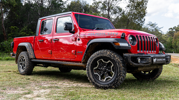 Jeep Gladiator Rubicon 2023 front 3/4 low