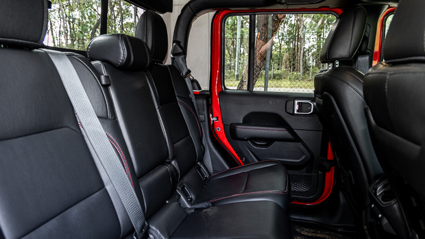 Jeep Gladiator Rubicon 2023 rear seats