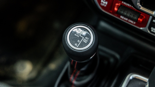 Jeep Gladiator Rubicon 2023 shifter