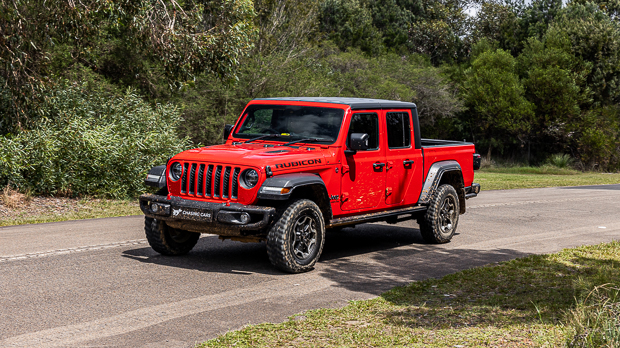 Jeep Gladiator Rubicon 2023 driving front close