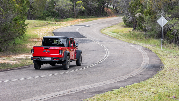 Jeep Gladiator Rubicon 2023 driving rear corner 2