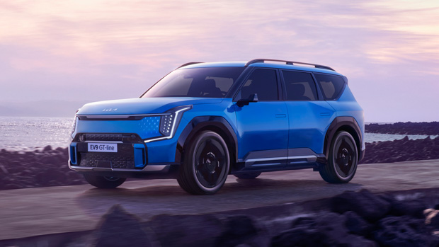 Kia EV9 2023 front 3/4 driving