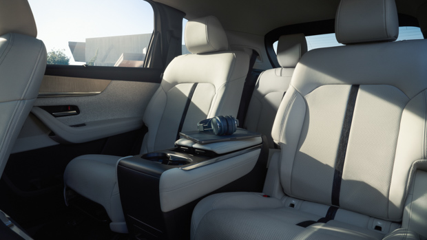 Mazda CX-90 2023 captain's chairs