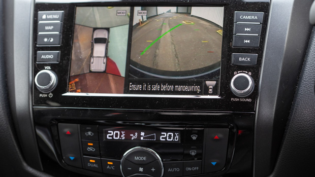 Nissan Navara Pro-4X 2022 rear camera