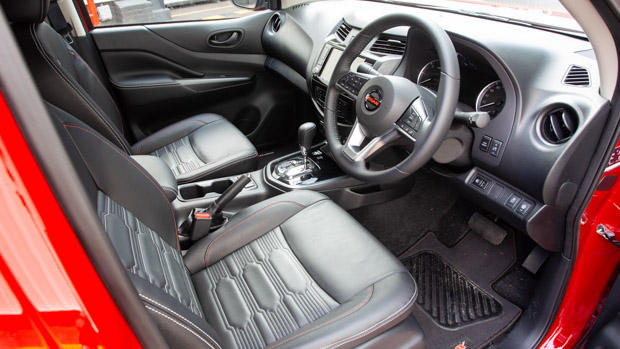 Nissan Navara Pro-4X 2022 interior front