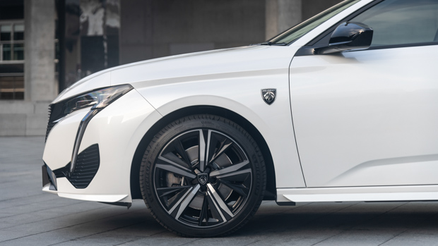 Peugeot 308 GT Sport PHEV 2023 front section