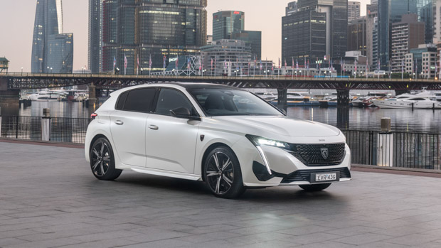 Peugeot 308 GT Sport PHEV 2023 front 3/4