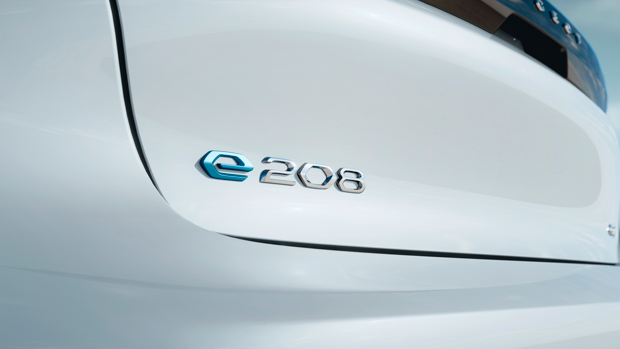 Peugeot E-208 2023 badge