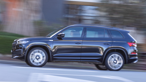 Skoda Kodiaq Sportline 2023 driving side 2