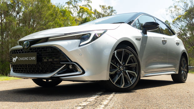 Toyota Corolla ZR Hybrid 2023 front 3/4 close