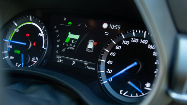 Toyota Kluger GXL Hybrid 2023 gauges