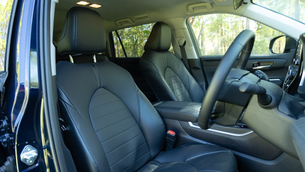 Toyota Kluger GXL Hybrid 2023 front seaets