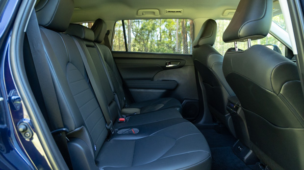 Toyota Kluger GXL Hybrid 2023 rear seats