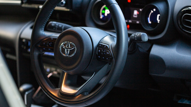 Toyota Yaris Cross GXL Hybrid AWD 2022 steering wheel