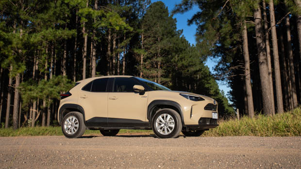 Toyota Yaris Cross GXL Hybrid AWD 2022 front 3/4 side