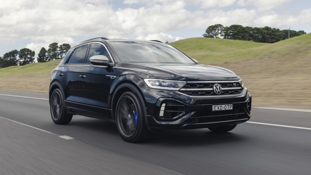 Volkswagen T-Roc R Grid Edition 2023 driving front 3/4 2