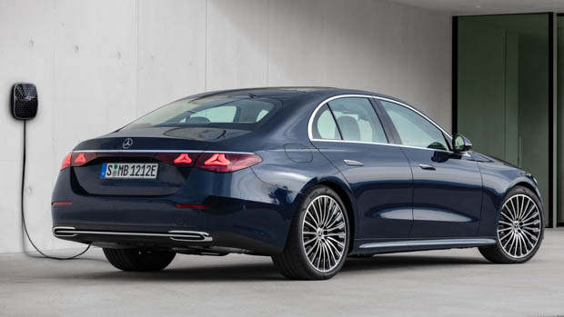 2024 Mercedes-Benz E-Class W214 rear 3/4 static charging