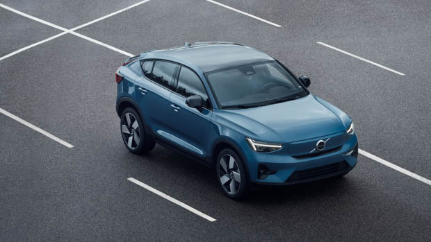 Volvo C40 Recharge blue front 3/4 top down view