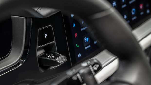 2023 Porsche Cayenne interior gear selector