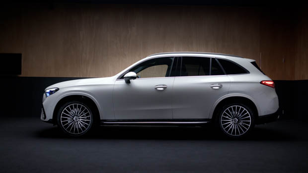 2023 Mercedes-Benz GLC 300 4Matic side angle static