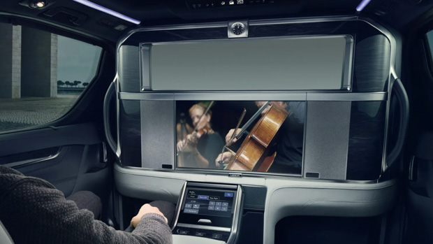 Lexus LM 2023 screen