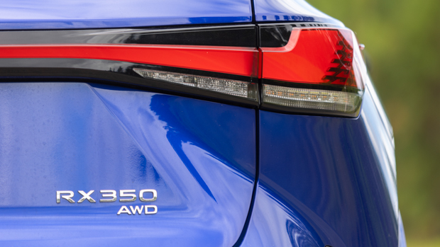 Lexus RX 350 F Sport 2023 taillight