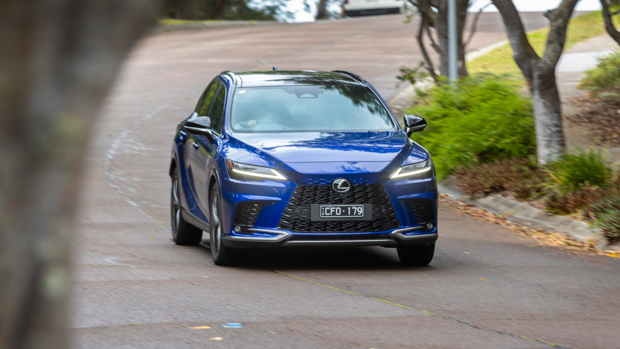 Lexus RX 350 F Sport 2023 driving