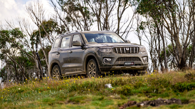 Mahindra Scorpio 2023 front 3/4 mountain 2