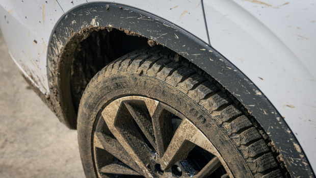 Mitsubishi Outlander PHEV 2023 off road wheel close