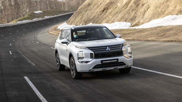 Mitsubishi Outlander PHEV 2023 Japan test track