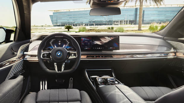 2023 BMW i7 M70 xDrive interior forward facing