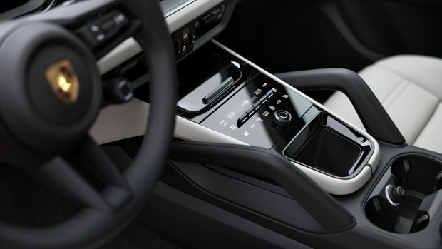 2024 Porsche Cayenne Turbo GT centre console