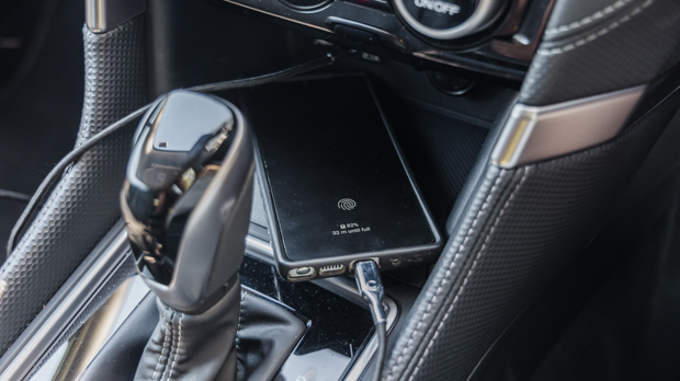 Subaru Forester 2.5i-S 2023 interior phone charger