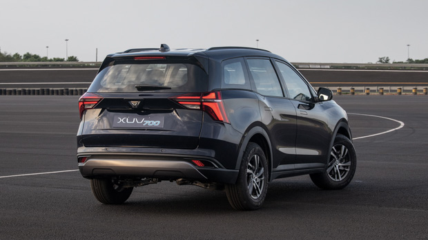 2023 Mahindra XUV700 rear 3/4