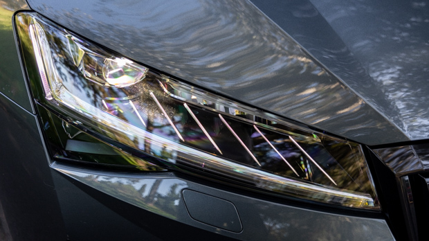 Skoda Superb 206TSI Sportline 2023 headlight