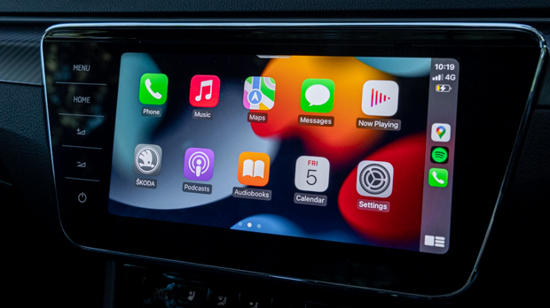 Skoda Superb 206TSI Sportline 2023 screen